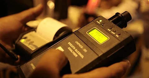 ‘ബ്രീത്ത് അനലൈസര് വേണ്ട’, പരിശോധന തല്കാലം നിര്ത്തിവെയ്ക്കാന് ഡിജിപിയുടെ നിര്ദേശം