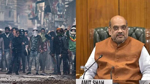 ഡല്ഹിയില് അക്രമം തുടരുന്നു; 24 മണിക്കൂറിനിടെ മൂന്ന് യോഗം വിളിച്ച് അമിത്ഷാ, നാലിടങ്ങളില് കര്ഫ്യൂ