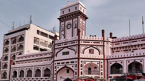 'അവിവാഹിതളെയും ഗര്ഭിണിയാണോയെന്ന് പരിശോധിച്ചു'; സൂറത്തില് വനിതാ ക്ലര്ക്ക് ട്രെനിനികളെ നഗ്നരാക്കി ശാരീരിക പരിശോധന