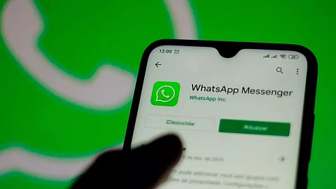 200 കോടി ഉപയോക്താക്കള്; ഫെയ്സ്ബുക്കിനെ പിന്നിലാക്കാനൊരുങ്ങി വാട്സ്ആപ്പ്