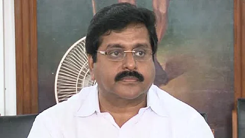'ബിനാമി പേരില് അനധികൃത സ്വത്ത് സമ്പാദിച്ചു'; വിഎസ് ശിവകുമാര് ഒന്നാം പ്രതി; എഫ്ഐആര് കോടതിയില്