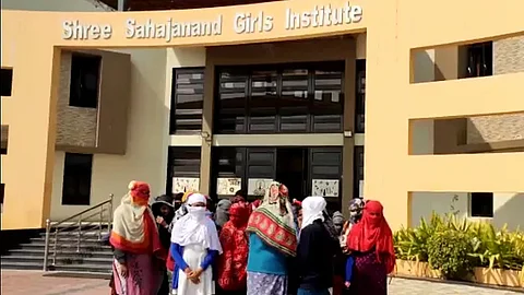 ആര്ത്തവ പരിശോധന: കോളേജ് പ്രിന്സിപ്പാളിനെ സസ്പെന്ഡ് ചെയ്തു