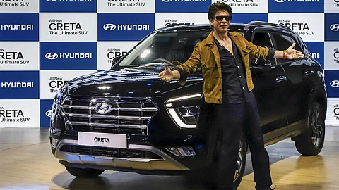 ഉടച്ചുവാര്ത്ത രൂപവും ഫീച്ചറുകളും, ഹ്യുണ്ടായി ക്രെറ്റയുടെ പുതിയ മോഡല് അവതരിപ്പിച്ച് കിംഗ് ഖാന് ; വിലയില് സസ്പെന്സ്