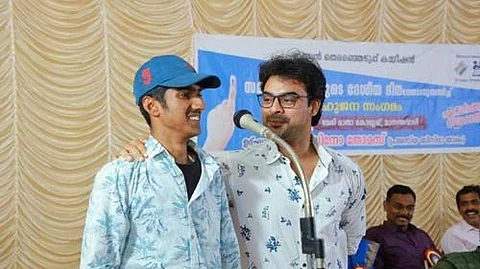 ‘സംഭവം തെറ്റിദ്ധാരണയുടെ പുറത്ത്, നടനെ കേള്ക്കട്ടെ’ ; കൂവല് പ്രശ്നത്തില് ടൊവിനോയുമായി സംസാരിക്കുമെന്ന് വിദ്യാര്ത്ഥി