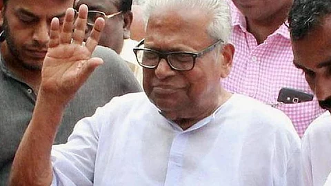 വിഎസിന്റെ ആരോഗ്യനില മോശമെന്നത് വ്യാജപ്രചാരണം; തെറ്റായ വാര്ത്തയ്ക്കെതിരെ പൊലീസില് പരാതി