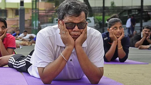 ‘പിണറായിക്കും മോദിക്കും സ്വീകാര്യനായതിനാല് രക്ഷപ്പെടുമെന്ന് ആശ്വസിക്കാം’; ഉണ്ട വിഴുങ്ങി ഡിജിപിയോയെന്ന് സി ആര് നീലകണ്ഠന്