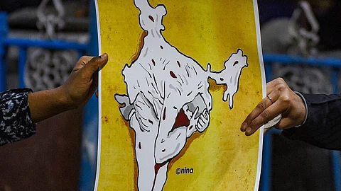 കവര് ചിത്രത്തിന് കടപ്പാട്: ദ വയര്വര: നിന / നിപിന് നാരായണന് 