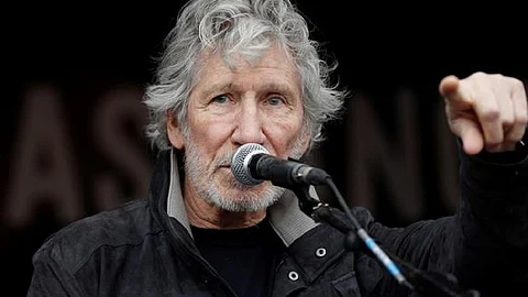 ‘എല്ലാം ഓര്മ്മയുണ്ടാകും’; ‘ഫാസിസ്റ്റ്, റേസിസ്റ്റ് സിഎഎ’യ്ക്കെതിരായ ആമിര് അസീസിന്റെ വരികള് കടമെടുത്ത് റോജര് വാട്ടേര്സ്