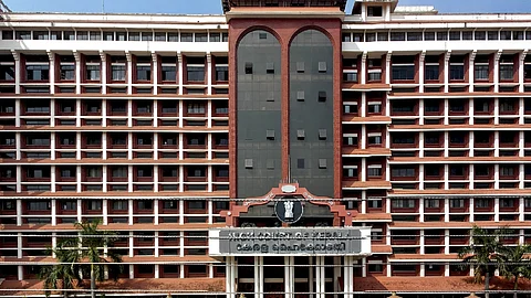 സര്ക്കാരിന് ആശ്വാസം; കണ്ണൂര് വിസിയുടെ പുനര്നിയമനം ശരിവെച്ച് ഹൈക്കോടതി