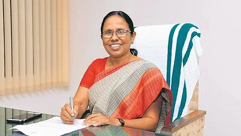 ‘ഈ ആരോഗ്യമന്ത്രി നമുക്ക് അഭിമാനമാണ്’