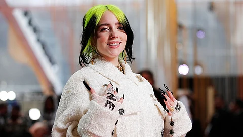 എന്റെ ശരീരത്തിന്മേല് നിങ്ങളെന്തിന് വിധികര്ത്താക്കളാകുന്നു; ബോഡി ഷെയ്മിങിനെതിരെ വസ്ത്രമഴിച്ച് പ്രതിഷേധിച്ച് ബില്ലി എലിഷ്