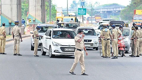 ലോക്ഡൗണ് ലംഘിച്ച വാഹനങ്ങള് പിഴ ഇടാക്കി വിട്ട് നല്കണമെന്ന് ഹൈക്കോടതി; സെക്യൂരിറ്റിത്തുക ഇങ്ങനെ