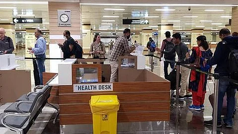 പ്രവാസികളുടെ മടക്കത്തില് ഇളവ്; പരിശോധന നിര്ബന്ധമില്ല; പിപിഇ കിറ്റ് മതി