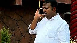 ആരോപണങ്ങള്ക്ക് പിന്നില് വിവാരവകാശഗുണ്ടയെന്ന് സക്കീര് ഹുസൈന്; പുറത്താക്കിയിട്ടില്ലെന്ന് സിപിഎം നേതൃത്വം