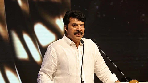 ദിവസക്കൂലി കൊണ്ട് മാത്രം ജീവിക്കുന്ന മനുഷ്യരോട് കരുതല് വേണം, നമ്മുക്ക് രക്ഷ വീട് മാത്രമെന്ന് മമ്മൂട്ടി