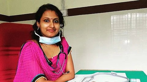 ‘ആ രോഗി നേരത്തേ നിരീക്ഷണത്തിലുള്ളത്, ആരോപണങ്ങള് പബ്ലിസിറ്റി ലക്ഷ്യമിട്ട്’; ഡോ.ഷിനു ശ്യാമളനെതിരെ നിയമ നടപടിക്ക് ഡിഎംഒ