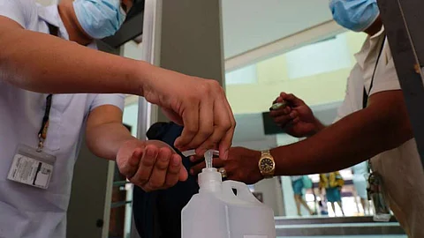 കാസര്ഗോട്ട് ജനങ്ങള് സഹകരിച്ചില്ലെങ്കില് ഇടപെടുമെന്ന് കലക്ടര്, സമ്പര്ക്കപാത മറച്ചുവച്ച് രോഗി