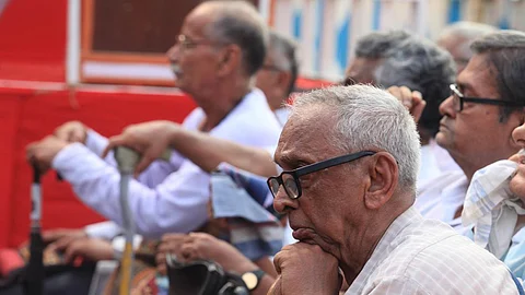 '65 വയസ്സിന് മുകളില് പ്രായമുള്ളവര് പുറത്തിറങ്ങരുത്';
കടുത്ത നിയന്ത്രണങ്ങളുമായി കേന്ദ്രം