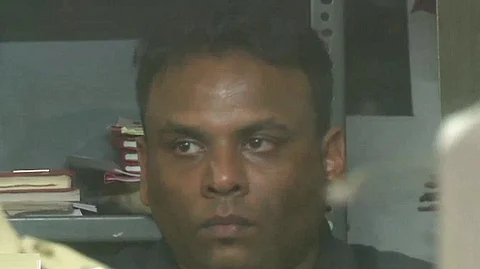 പ്രളയഫണ്ട് തട്ടിയത് കോഴിഫാം സ്വന്തമാക്കാന്; ആര്ഭാടജീവിതവും ലക്ഷ്യമിട്ടെന്ന് പ്രതികളുടെ മൊഴി