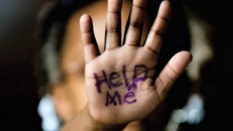 നാലാംക്ലാസുകാരിയെ പീഡിപ്പിച്ചു; ബിജെപി നേതാവായ അധ്യാപകന് ഒളിവില്