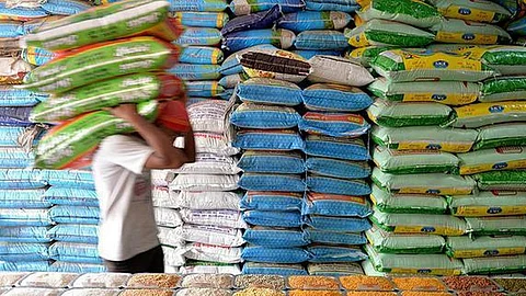 ‘ആശങ്ക വേണ്ട’; അടച്ചിടല് നീണ്ടു പോയാലും ആവശ്യമായ ഭക്ഷ്യധാന്യങ്ങള് രാജ്യത്തുണ്ടെന്ന് എഫ്സിഐ ചെയര്മാന്