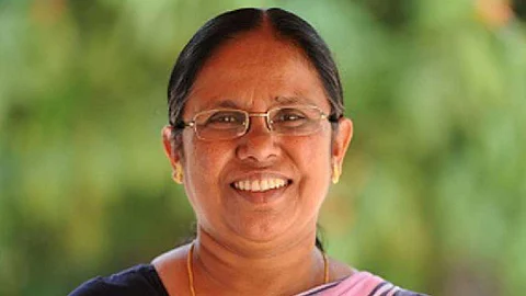 ‘മീറ്റിംഗില് മിണ്ടാതിരുന്ന ആളല്ല ഞാന്’, വൈറസ് സിനിമയെക്കുറിച്ച് വിമര്ശനമുണ്ടായിരുന്നുവെന്ന് ശൈലജ ടീച്ചര്