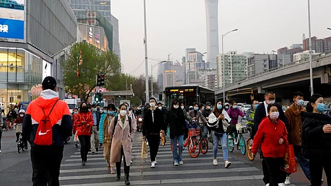 ‘ഫെയ്സ് മാസ്കുകള്ക്ക് കൊവിഡിനെ തടഞ്ഞുനിര്ത്താനാകില്ല’; ലോകാരോഗ്യസംഘടനയുടെ മുന്നറിയിപ്പ്