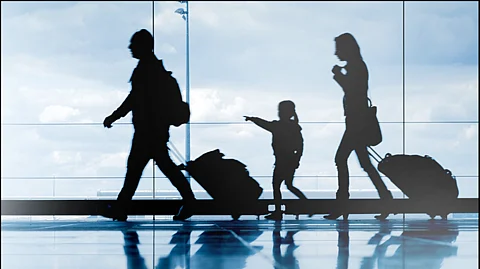 പ്രവാസികളെ കൊണ്ടുവരാന് നിലവില് പരിമിതി, മുന്നൊരുക്കങ്ങള് അറിയിക്കണമെന്ന് സംസ്ഥാനത്തോട് ഹൈക്കോടതി