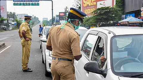 സംസ്ഥാനത്ത് ഞായറാഴ്ച സമ്പൂര്ണ്ണ ലോക്ക്ഡൗണില് മാറ്റം; ഇളവുകള് ഇങ്ങനെ