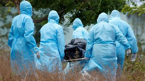 ‘വാഴ്ത്തലുകൾക്കപ്പുറത്ത് അവശേഷിക്കുന്നത് ഈ കല്ലുകളും വടികളും വേദനയുമാണ്’