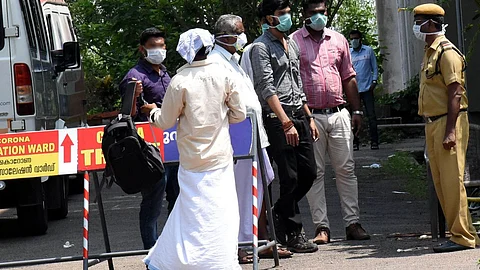 ‘മലപ്പുറത്ത് കൊവിഡ് ബാധിച്ചയാളുടെ മന്ത്രവാദ ചികിത്സ’; ഇടപഴകിയത് നിരവധിപേരുമായി