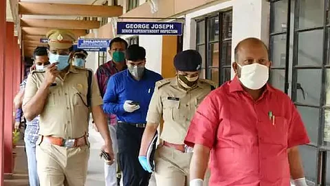 എറണാകുളത്ത് 24 വരെ പൂര്ണരീതിയില് ലോക്ക് ഡൗണ്, ലംഘിക്കുന്നവര്ക്കെതിരെ കര്ശന നടപടിയെന്ന് മന്ത്രി