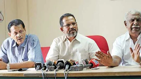 തിയറ്ററുകളുടമകള്ക്ക് കോടികള് നല്കാനുണ്ട്, നിര്മ്മാതാക്കള്ക്കെതിരെ ഫിലിം ചേംബര്