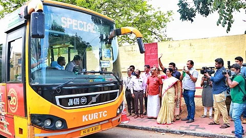 കാസര്ഗോഡേക്ക് തിരുവനന്തപുരം മെഡിക്കല് കോളജിലെ 26 അംഗസംഘം, സ്വമേധയാ തയ്യാറായവരെന്ന് ആരോഗ്യമന്ത്രി