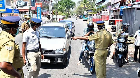 ‘ഉത്തരവില് വെള്ളം ചേര്ത്തു’, കേരളം കൊവിഡ് മാര്ഗനിര്ദേശം ലംഘിച്ചെന്ന് കേന്ദ്രം; വിശദീകരണം തേടി