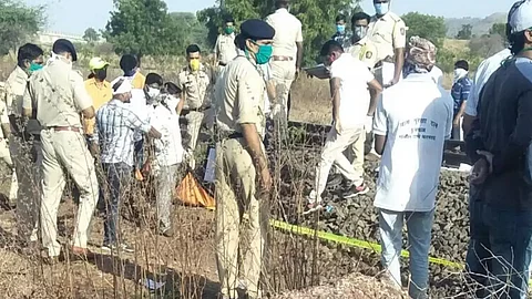 മഹാരാഷ്ട്രയില് ട്രാക്കില് കിടന്നുറങ്ങിയ അതിഥിതൊഴിലാളികള്ക്ക് മേല് ട്രെയിന് പാഞ്ഞുകയറി; 15 മരണം