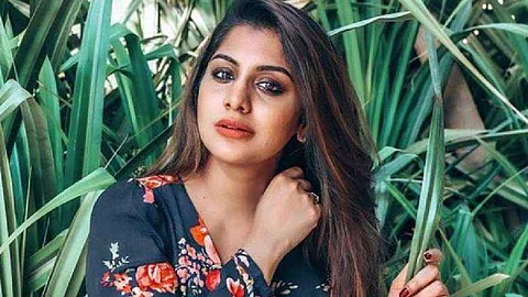 'അയാളെ സൂക്ഷിക്കണം', തന്റെ വ്യാജപ്രൊഫൈല് ഉണ്ടാക്കി ആളുകളെ പറ്റിക്കുന്ന ഫോട്ടോഷൂട്ടുകാരനെ പൊളിച്ചടുക്കി മീരാനന്ദന്