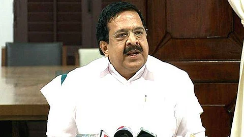 മലയാളികളെ നാട്ടിലെത്തിക്കാന് സര്ക്കാര് ട്രയിന് ആവശ്യപ്പെട്ടില്ല, ഇതരസംസ്ഥാനങ്ങള് പലരും കുടുങ്ങിക്കിടക്കുന്നു:രമേശ് ചെന്നിത്തല