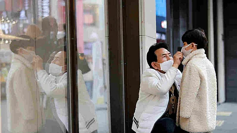 എങ്ങനെയാണ് ദക്ഷിണ കൊറിയ കൊവിഡിനെ പിടിച്ചുകെട്ടിയത്?