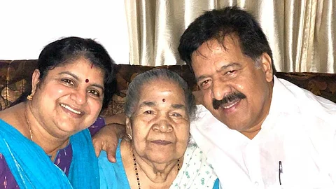 'പാലൂട്ടുന്ന മക്കളെപോലും കാണാതെയാണ് ഇവർ കോവിഡിനെ നേരിടാനായി ആശുപത്രിയിൽ ചെലവഴിക്കുന്നത്'