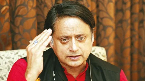 ‘കേരള മോഡലിനോടുള്ള വഞ്ചന’; ജോലി നഷ്ടപ്പെട്ടടക്കം മടങ്ങുന്നവരില് നിന്ന് ക്വാറന്റൈന് പണം ഈടാക്കുന്നത് സങ്കടകരമെന്ന് ശശി തരൂര്