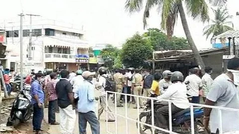 മദ്യഷോപ്പുകളിലെ തിരക്ക് നിയന്ത്രിക്കാന് അധ്യാപകര്ക്ക് ഡ്യൂട്ടി, ആന്ധ്ര സര്ക്കാര് തീരുമാനം വിവാദത്തില്