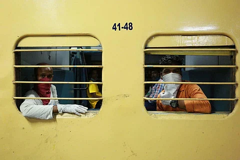 അതിഥിതൊഴിലാളികളുടെ ആദ്യസംഘവുമായി ട്രെയിന് ഒഡീഷയിലേക്ക്, മടങ്ങുന്നവരിലേറെയും പിന്നാക്ക ജില്ലകളില് നിന്നുളളവര്