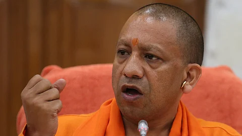 യോഗി ഹിറ്റ്ലറെന്ന് ശിവസേനാ മുഖപത്രം സാമ്ന ; 'അവിടെ ജൂതന്മാരോട് ചെയ്തത് ഇവിടെ അതിഥി തൊഴിലാളികളോട്'