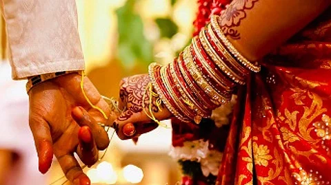 വധൂവരന്മാര്ക്കും കുടുംബത്തിനും ക്വാറന്റീന് വേണ്ട; ഏഴ് ദിവസം സംസ്ഥാനത്ത് താമസിക്കാം