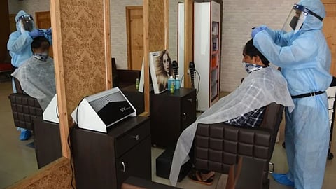 മുടിവെട്ടാന് ആധാര് നിര്ബന്ധം, വിവരങ്ങള് രേഖപ്പെടുത്തണം; നിര്ദേശവുമായി തമിഴ്നാട്
