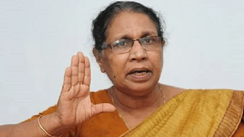 'പാര്ട്ടി കോടതിയും പൊലീസും', വിവാദ പരാമര്ശവുമായി വനിതാ കമ്മീഷന് അധ്യക്ഷ