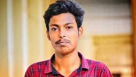 അഭിമന്യു കൊലക്കേസ്: മുഖ്യപ്രതി കോടതിയില് കീഴടങ്ങി, ഒളിവില് കഴിഞ്ഞത് 2 വര്ഷം