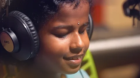 വരികൾ മനപ്പാടമാക്കി കൊച്ചുഗായിക അനന്യ; ആദ്യ ഗാനം ഏറ്റെടുത്ത് പ്രേക്ഷകർ