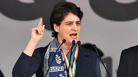 'ഞാന് ഇന്ദിര ഗാന്ധിയുടെ കൊച്ചുമകള്, ഭീഷണി വേണ്ട'; യുപി സര്ക്കാരിനോട് പ്രിയങ്ക ഗാന്ധി